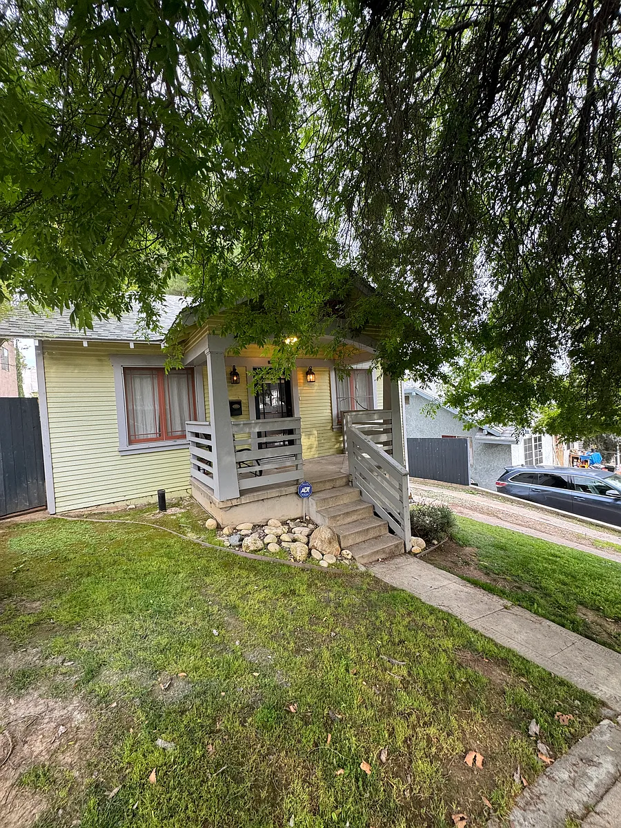 Building Photo - 718 Onarga Ave