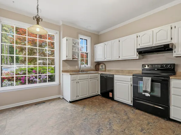 902 Albany Ct, Raleigh, NC 27615