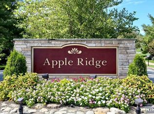 72 Fisher Rd, Mahwah, NJ 07430