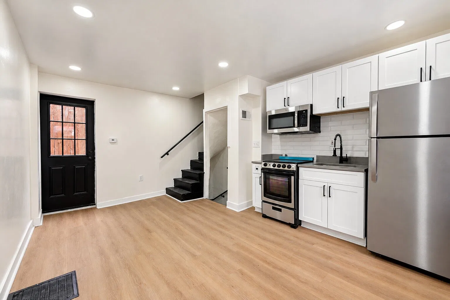 2 bed, 700 sqft, $1,700 — Photo 3
