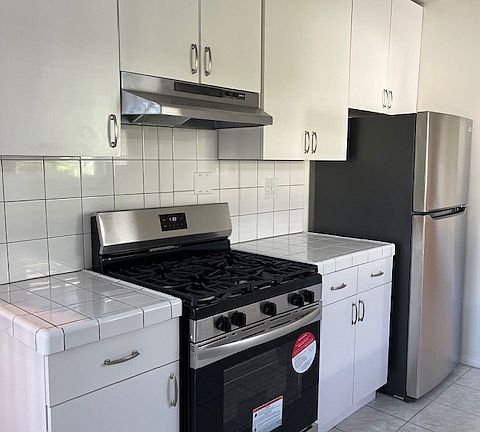 2nd image of 5323 Radford Ave