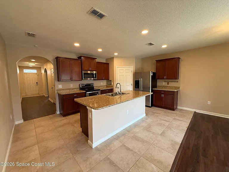 1070 Swiss Pointe Ln SW — Photo 5