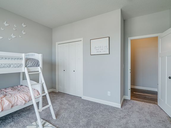 Photos of a Similar Hemlock III Home