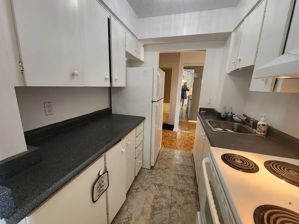 Building Photo - 2044 Arrowsmith Dr #103A