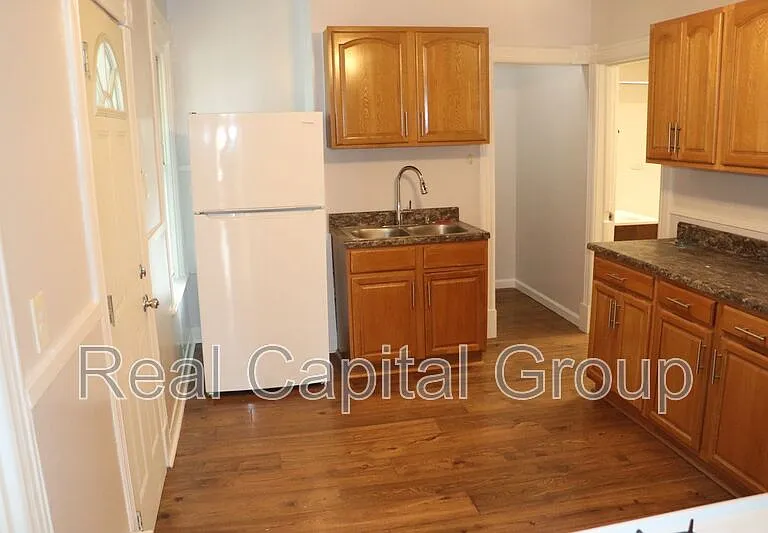 171 Lancaster St — Photo 9