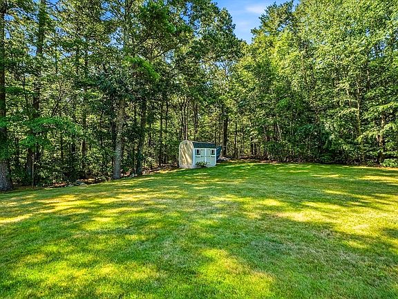 3rd image of 5 Longwood Dr