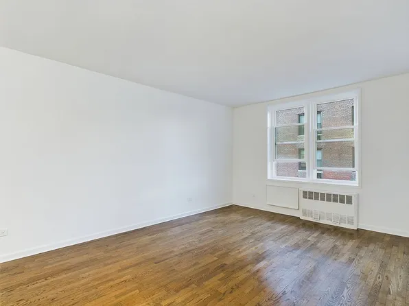 50-22 40th St #3H, Queens, NY 11104