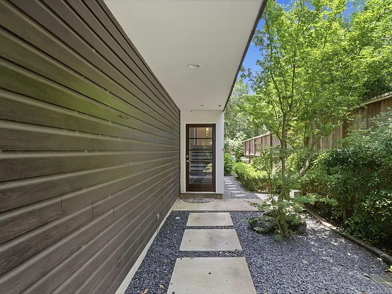 7002 Newcastle St — Photo 5