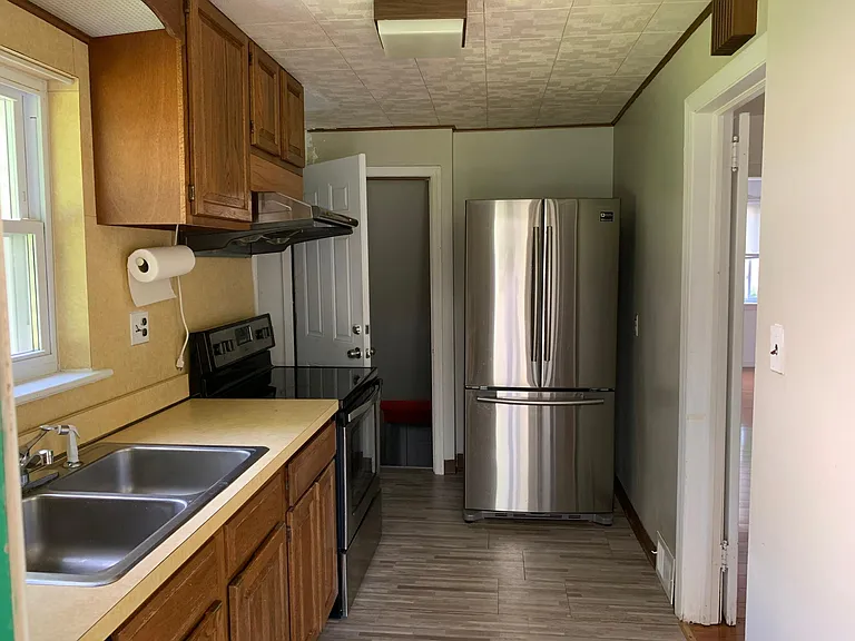 857 Maple Ave — Photo 16