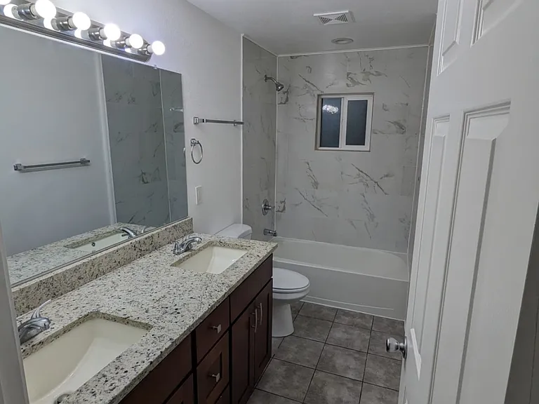 2812 Hemlock St — Photo 9