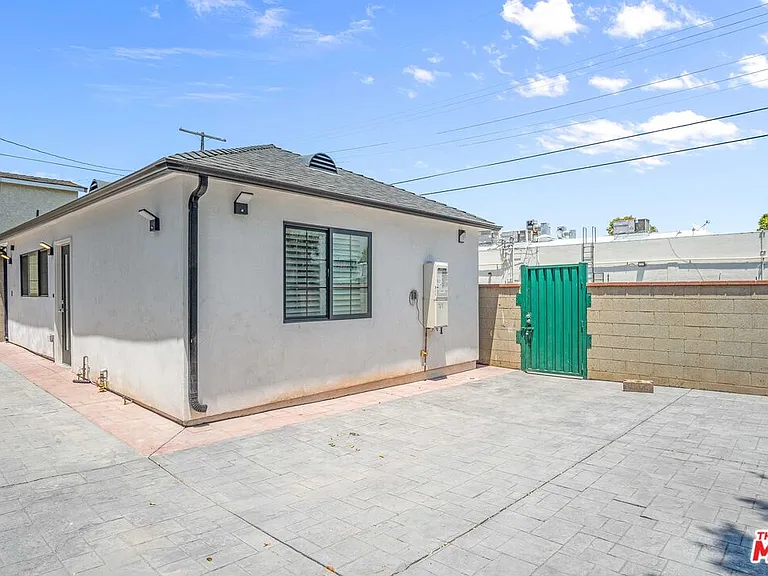 8322 Colegio Dr — Photo 11