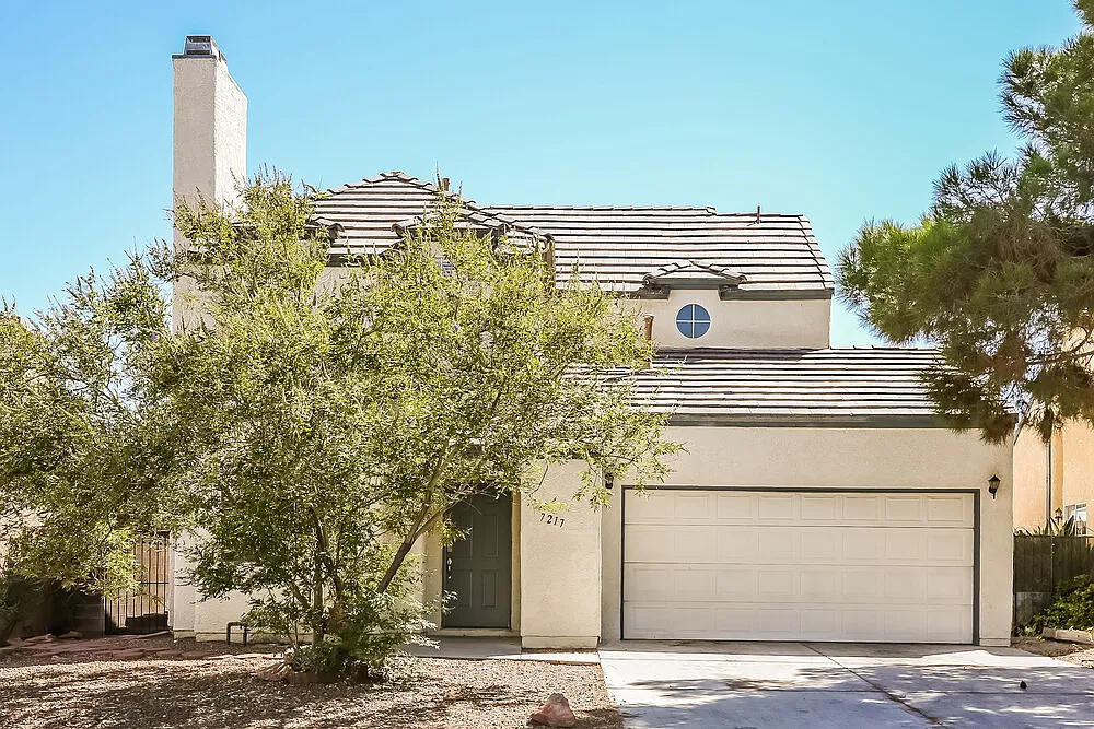 3 bed, 2.5 bath, 1870 sqft, $2,285 — Photo 1