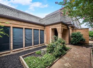 3215 Stonehenge Ln, Carrollton, TX 75006
