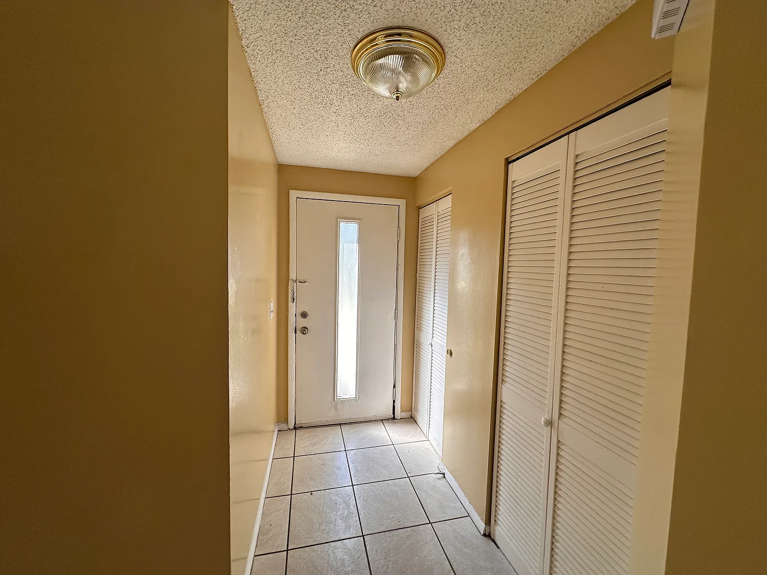 3 bed, 1.5 bath, 1300 sqft, $1,800 — Photo 3