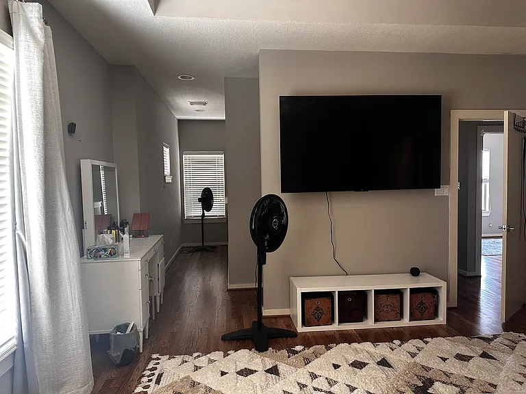 4422 Center St — Photo 13