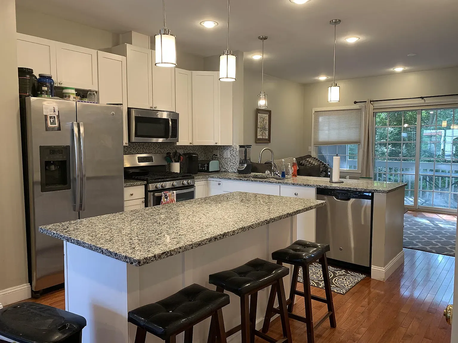 3 bed, 3.5 bath, 2300 sqft, $2,850 — Photo 4