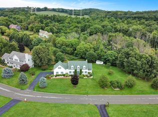 8 Patricia Dr, Pleasant valley, NY 12569