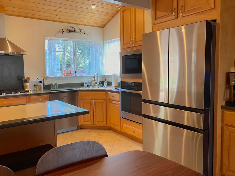 1820 Astor Ave — Photo 12