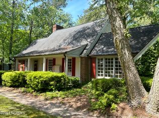 1054 Oakview Dr, Williamston, NC 27892