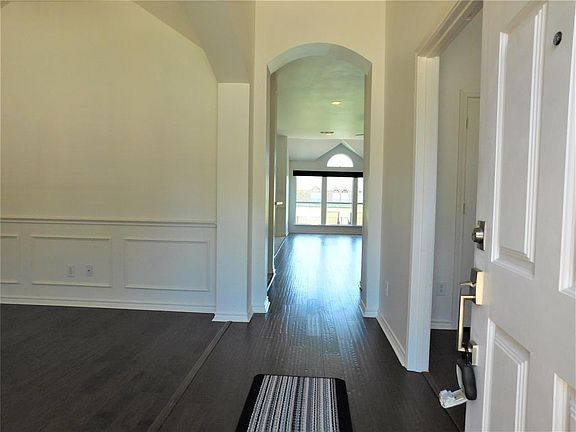 3rd image of 829 Water Oak Dr