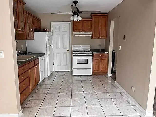 1544 Williamsburg Dr #B2 — Photo 3