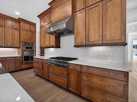 4th image of 1318 Long Grove Way