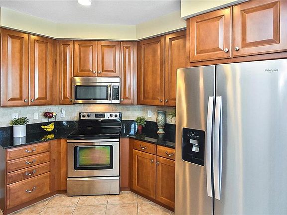5th image of 10380 Glastonbury Cir APT 101