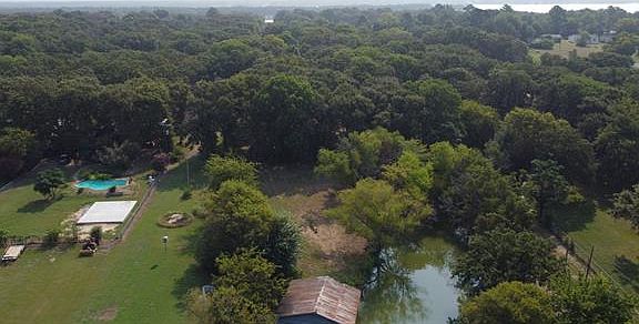 3rd image of 594 Briggs Blvd