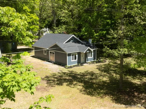 4457 S Croton Hardy Dr, Newaygo, MI 49337