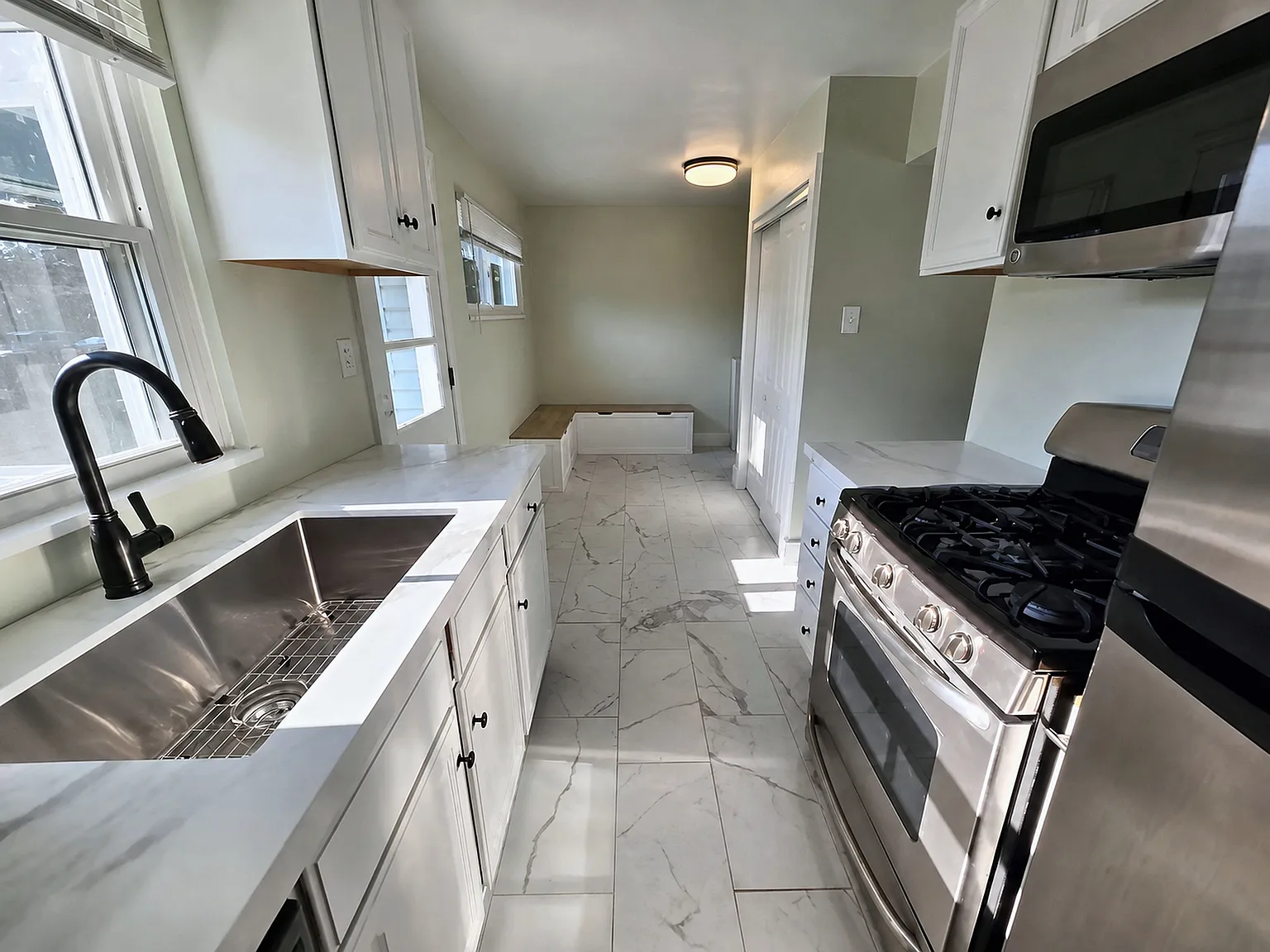 2 bed, 1064 sqft, $1,800 — Photo 3