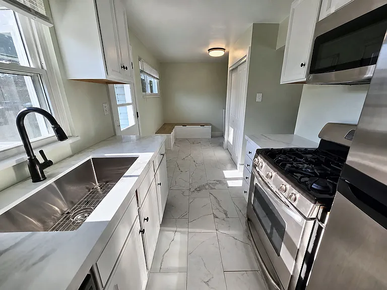 2514 Ingleside Dr — Photo 3