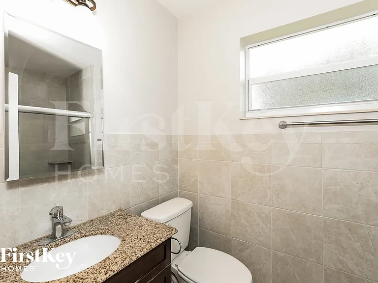 2200 N 55th Ave — Photo 14