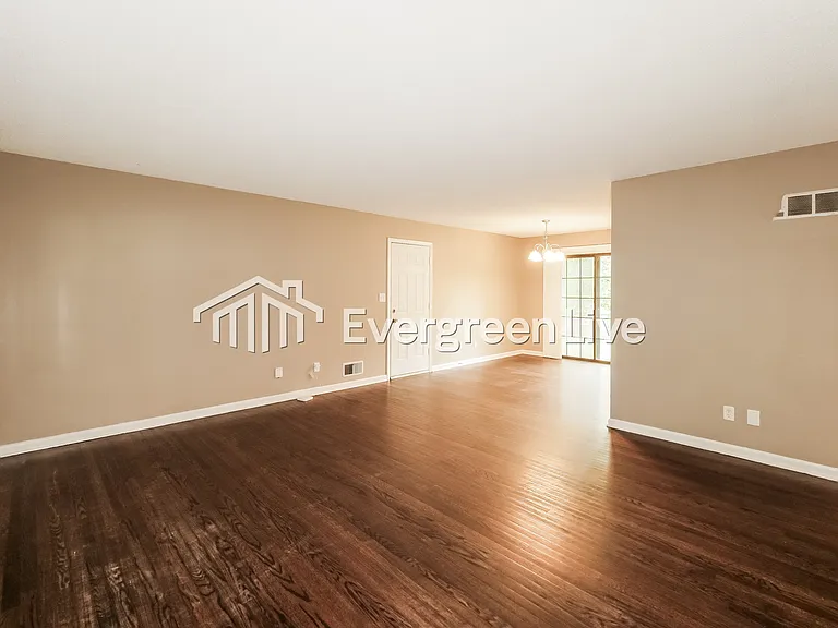 4423 S Union Ave — Photo 3