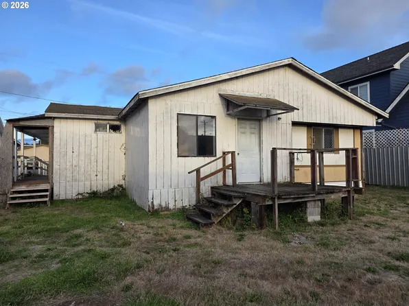 115 N 12th St, Lakeside, OR 97449