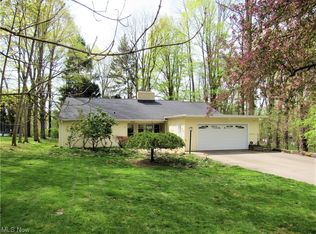 8409 Summit Dr, Chagrin Falls, OH 44023