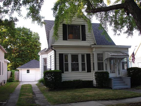 3rd image of 925 Michigan Ave