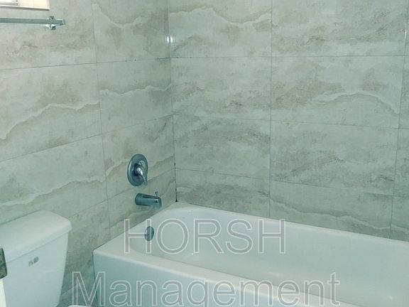 5th image of 525 NW 72nd Ave #507