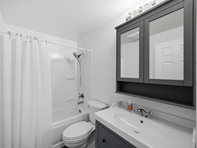 8002-8004 SE 25th Ave — Photo 16