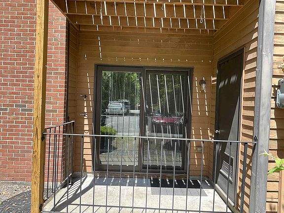 3rd image of 1913 Blackstone Dr Unit 13
