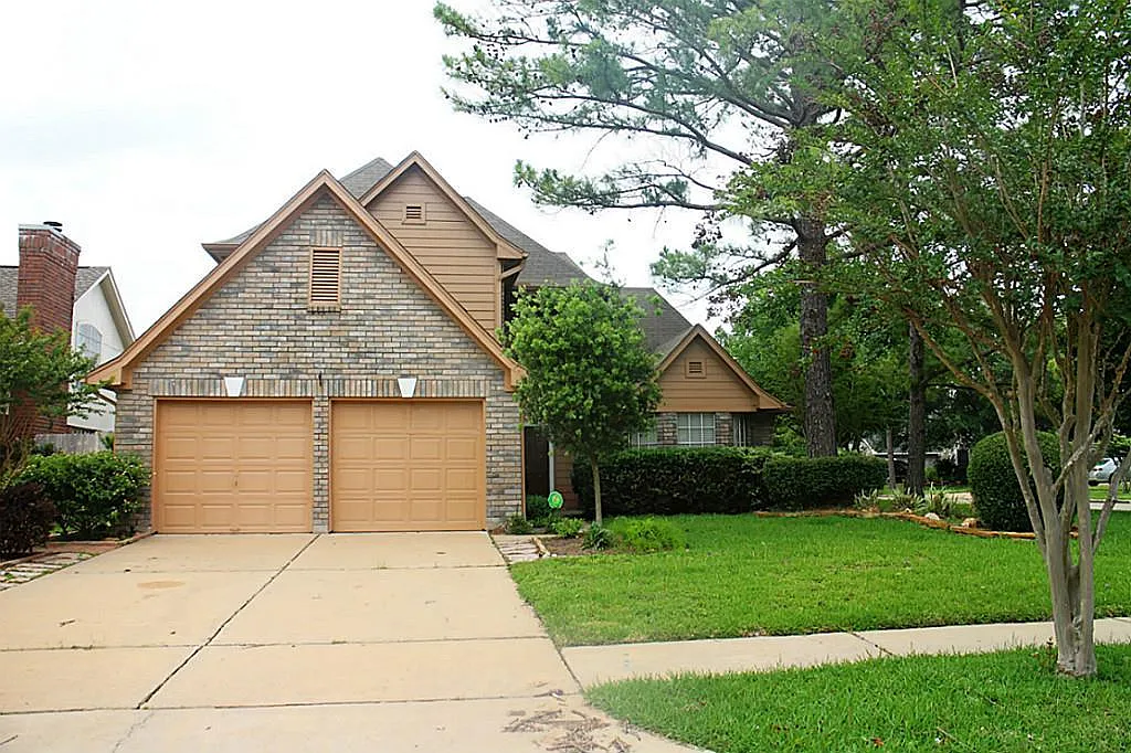 4 bed, 2.5 bath, 2138 sqft, $2,250 — Photo 1