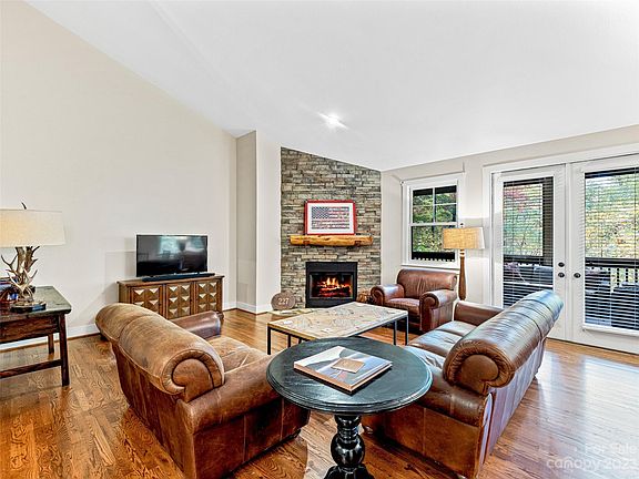 5th image of 227 Juneberry Ln