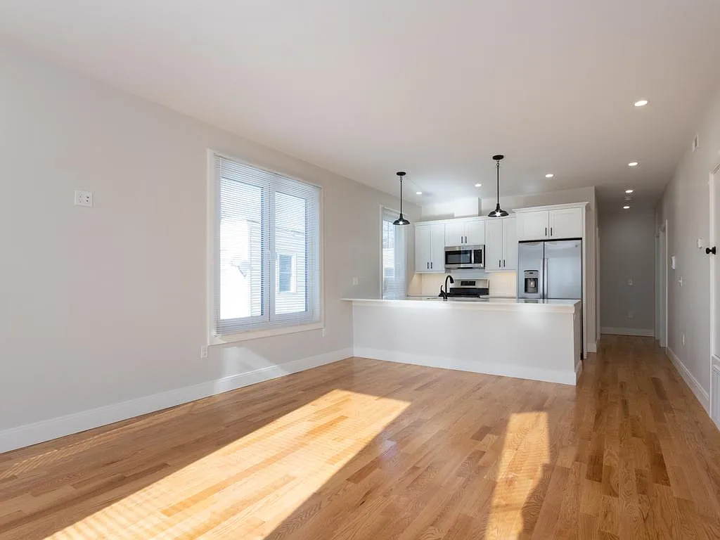 9 Tovar St — Photo 1