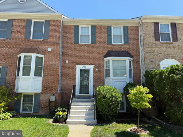 6745 Cardinal Woods Ct, Lorton, VA 22079