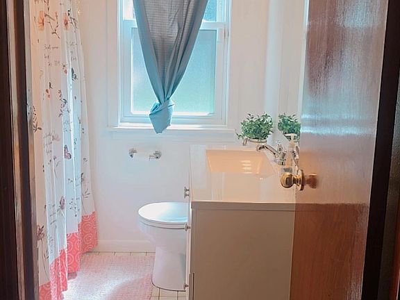 4th image of 36 Florack St
