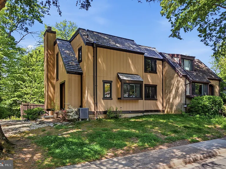 1509 Farsta Ct — Photo 39