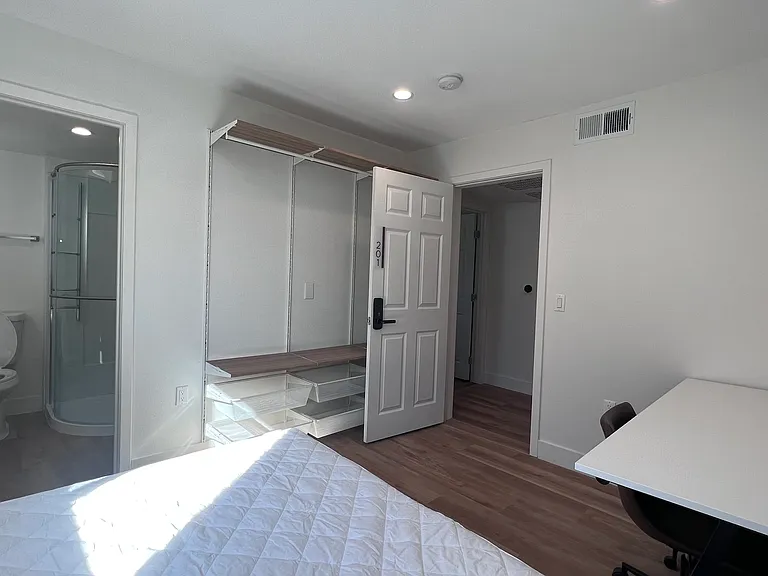1224 W 37th Pl — Photo 75