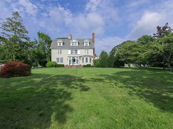 206 S Ocean Ave, Bayport, NY 11705