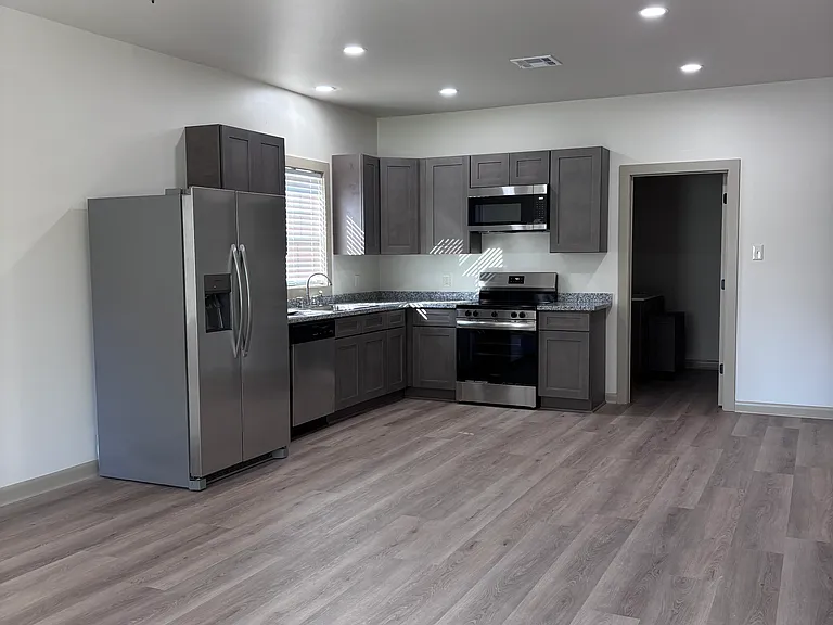 319 Talbot Ave — Photo 4