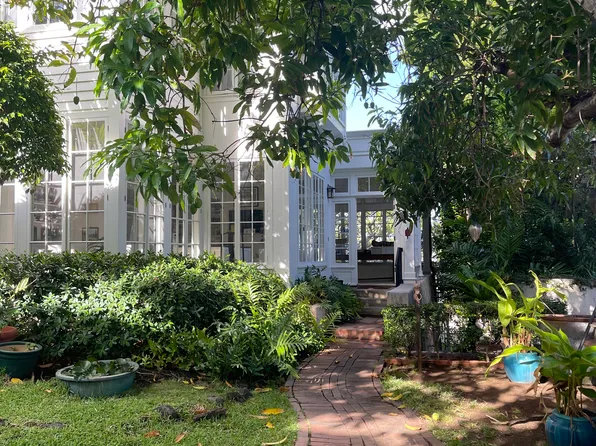 3054 Hibiscus Dr, Honolulu, HI 96815