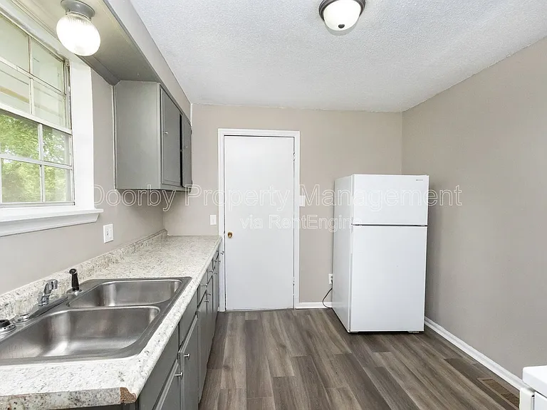 619 Shannon Ave — Photo 2